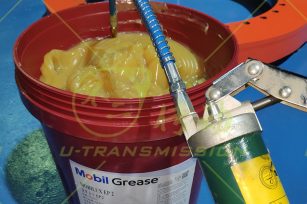回轉(zhuǎn)驅(qū)動(dòng)應(yīng)當(dāng)如何正確添加潤滑劑？