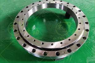 回轉支承在使用中出現問題的原因分析及解決方法