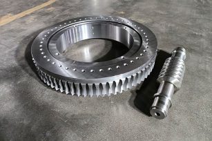 如何提高回轉驅動中蝸桿的承載能力和傳動效率