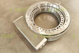 豎直安裝的大扭矩蝸輪蝸桿回轉驅動