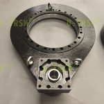 拓展中心距且兼顧精度的兩級傳動回轉驅動